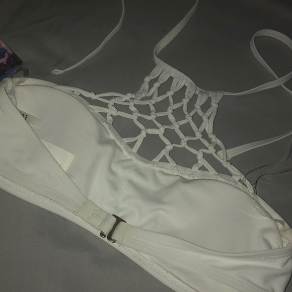 White halter bikini top and bottoms - Picture 4 of 4